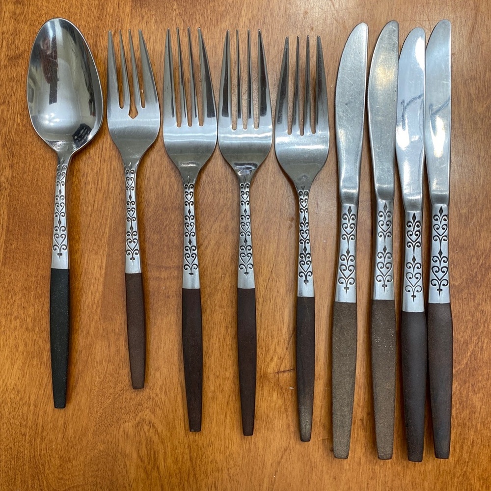 Interpur Stainless and Wood Japan Canoe Muffin Dinner Flatware 9 Pieces as Shown